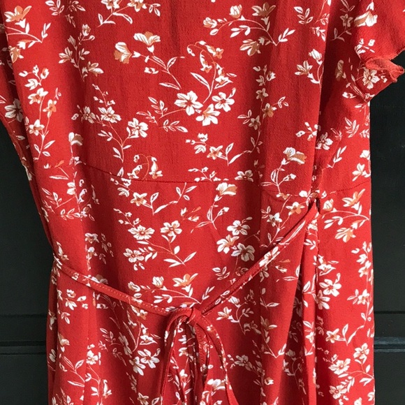 A beautiful rust color light weight dress with a cream colored floral pattern. - Picture 7 of 7